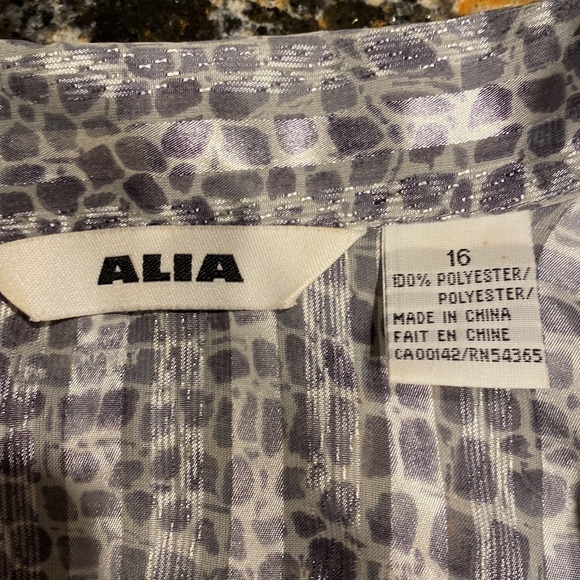 X womens Alia silver long sleeve button up plus size blouse size 16 - Picture 3 of 3